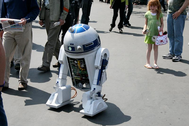 Illustration for article titled DIY R2-D2 Is Even Better than the Real Thing